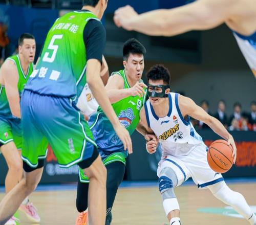 CBA綜述：衛冕冠軍登頂榜首，廣東8連勝告一段落，浙江逆轉青島