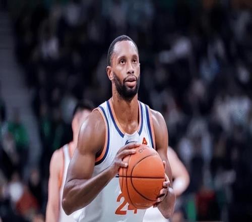 盧偉是重感情的，早早撤下沃夫頓等主力，否則，遼寧男籃輸?shù)母?/>
                                </a>
                            </div>
                            <div   id=