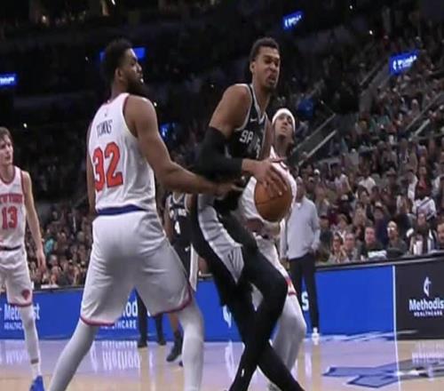 文班亞馬：腿部只是輕微過度伸展有點酸痛，檢查結果沒大礙