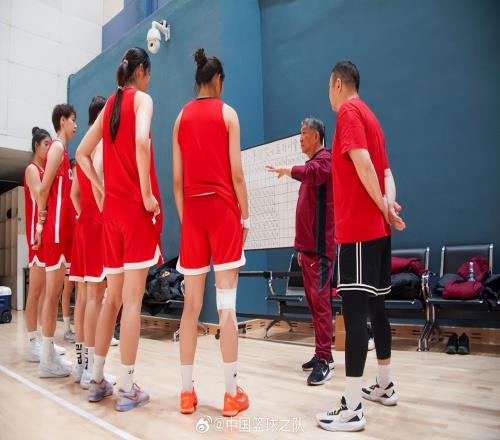 中國女籃官宣15人集訓名單，95后淡出國家隊，張子宇李緣意外落選