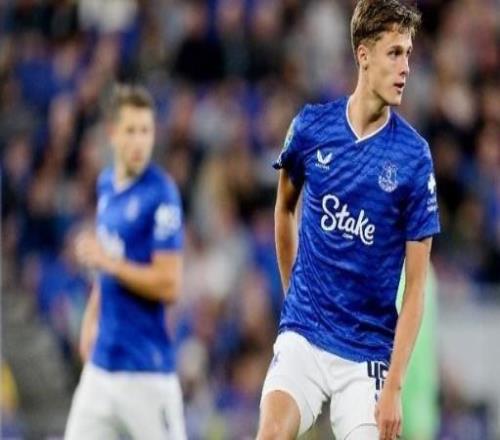 官方：埃弗頓召回外租至普雷斯頓的18歲中場(chǎng)阿姆斯特朗