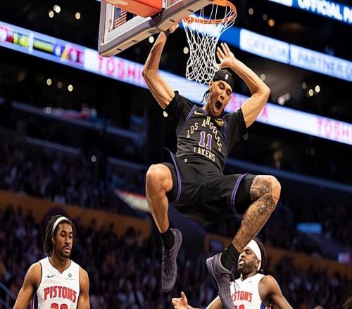 至少態(tài)度相當(dāng)強(qiáng)硬！湖人替補(bǔ)中鋒倒是在場(chǎng)上制造了一些威脅