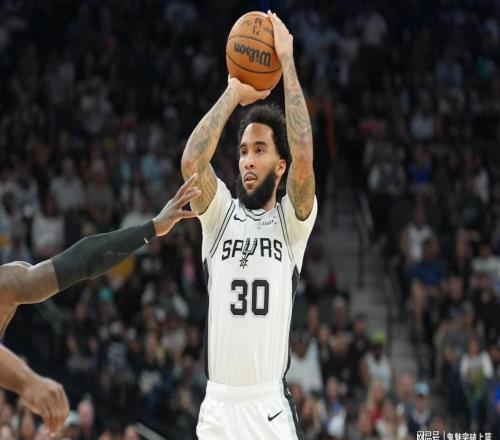 殺瘋了！單場11記三分！刷爆馬刺隊史紀錄！他年薪僅300萬