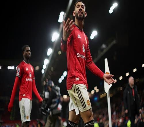 戰平狼隊后曼聯球迷向球隊表達不滿，庫尼亞向球迷煩躁地攤手