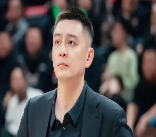 輸上海發布會！楊鳴直指差距，繼偉小心合練，暫無換外援計劃！