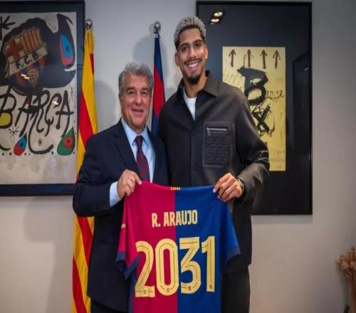 每體：阿勞霍歸隊后的首次訓練感覺良好，巴薩不給他任何壓力