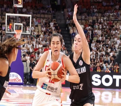 爭議！王思雨等5大將全落選，中國女籃15人名單出爐，宮魯鳴解釋