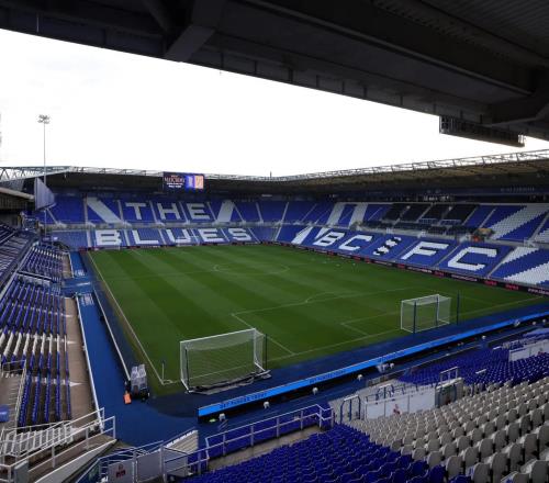 聽心理學家的話，伯明翰準備在客場把更衣室裝飾成主場的樣子