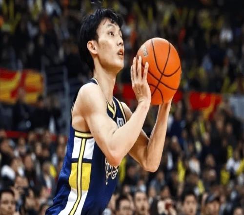 徐杰最新視頻！可自由行走，但一瘸一拐，廣東進(jìn)攻壓力遞增！