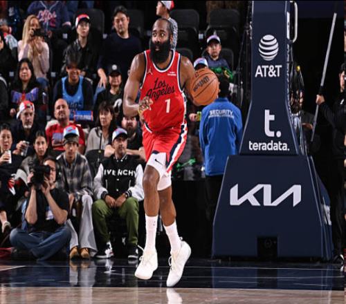 萊昂納德45分助快船大勝爵士！6連勝期間場均39分生涯11次40+