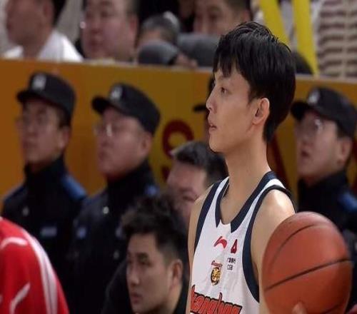 上午10點，徐杰親自確認傷情，杜鋒遇上新麻煩，客戰北控恐吞連敗