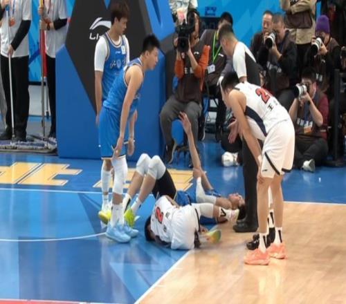 傷兵滿營！徐杰傷病情況曝光走路一瘸一拐杜鋒無奈調整陣容