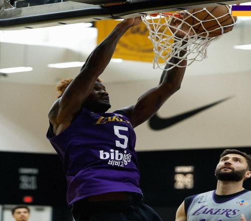 近4戰(zhàn)場均7次出手！狀元內(nèi)線被湖人用廢，為何連東詹都無法激活他