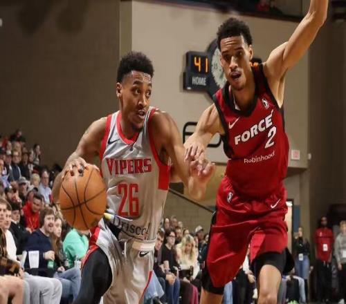 后場新援在火箭二隊(duì)的首秀極不成功，他怎么會突然間出現(xiàn)下滑呢