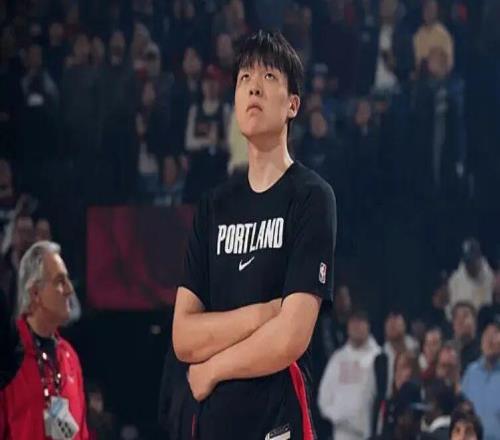 咋辦楊瀚森今天就打了1分鐘....