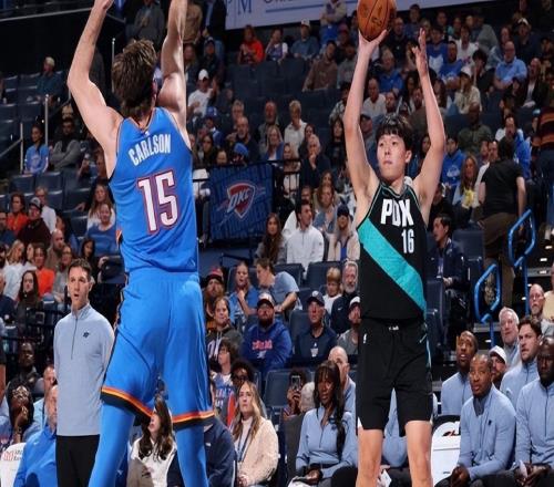 楊瀚森四戰10中2！美球迷批能力差3分打鐵比罰球多斯帥使用不當