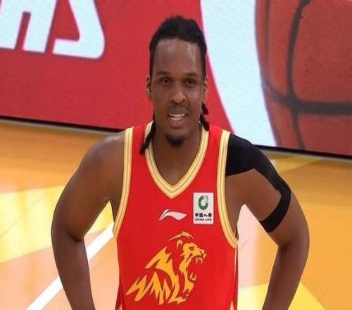 曾凡博低迷北京男籃2負衛冕冠軍外援水準不夠爭冠周琦砍15+19