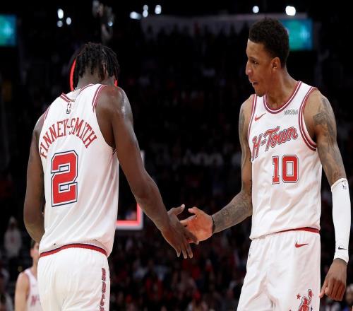 火箭隊替補席變天！2人提前復(fù)出，3人或被交易，全新陣容攻守兼?zhèn)?/>
                                </a>
                            </div>
                            <div   id=