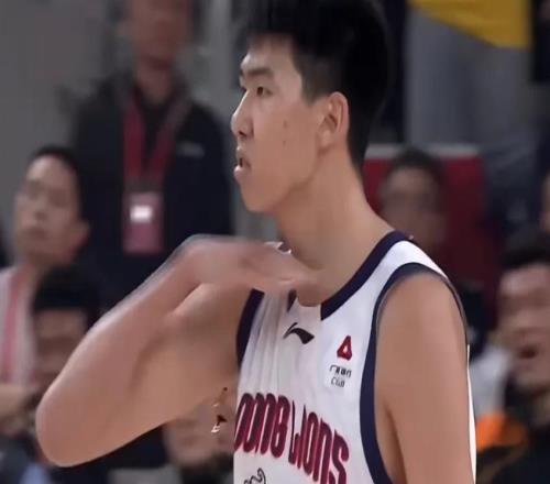 直接割喉禮！廣州中鋒拼了，真打成“文班亞馬”！