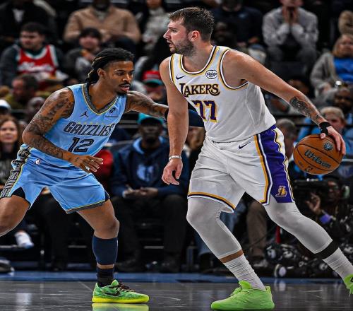 詹姆斯17+6+3，湖人半場領先6分，看數據：頭號功臣是他！