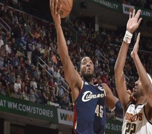 米切爾33分穆雷34+6+7騎士末節逆轉掘金迎三連勝