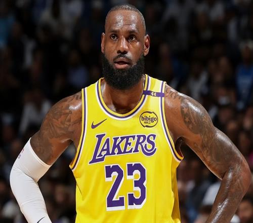 字母哥轟30+10+5仍無緣今日最佳！對不起，你碰到不講理的老詹了