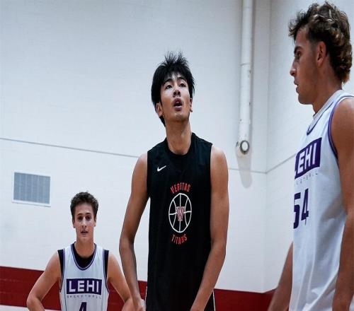 轟25+4！中國男籃18歲2米03新星留美閃耀：獲13所名校邀約去哪