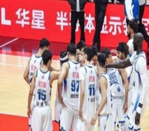 神奇！2年前一賽季只贏6場，如今43歲主帥，將球隊(duì)帶到了聯(lián)盟第6