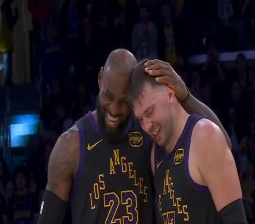 雷迪克：讓東契奇打有球且讓詹姆斯打無球是個挑戰，籃球只有一個