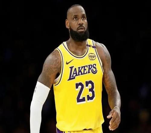 NBA今日里程碑！字母哥超越天勾，威少超越大O，老詹創造歷史