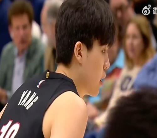 雙塔效果不佳，楊瀚森半場僅獲1分35秒出現1失誤，期間曾被打08