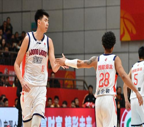 杜鋒后悔嗎廣東兩舊將斗法，2米26新星不服前輩，送上6次蓋帽