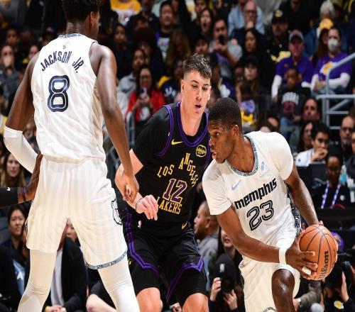 東契奇34+8湖人拒灰熊逆轉(zhuǎn)避連敗！41歲詹姆斯31+9拉拉維亞21+9