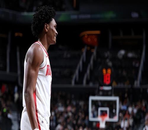 竟然單場命中了兩記三分，火箭后場新星難得打出了超水平的表現