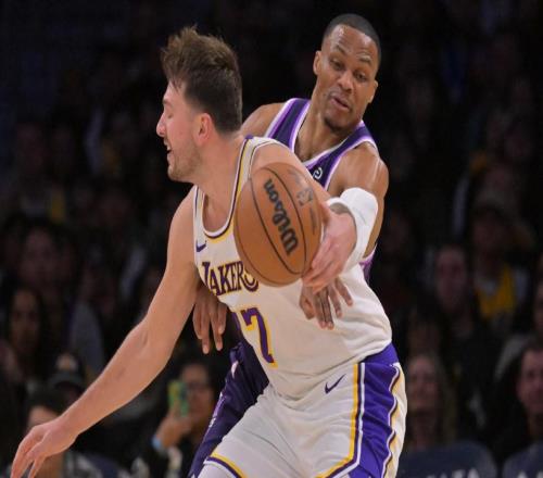 場均34分8板9助！作為NBA超巨，選擇低效刷數據，你把豪門帶偏了