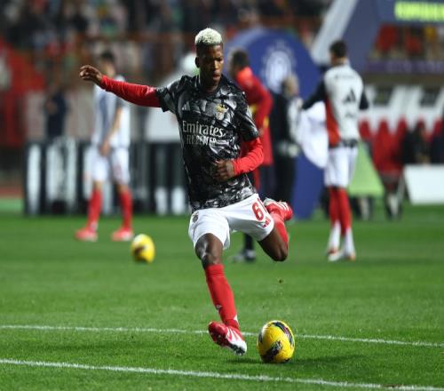 伯恩利中場弗洛倫蒂諾：不愿為安哥拉披甲，心系葡萄牙夢_英超直播