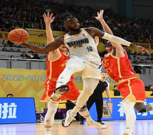 遭雙殺，北京隊揪出最令人失望之人！拿550萬10中2，被胡金秋打爆