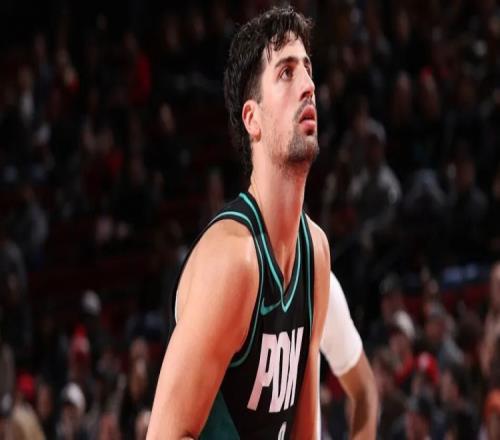 庫里單節(jié)勁取20分杰倫獨撐球隊斬獲50分阿弗迪亞閃耀三雙佳績_NBA直播