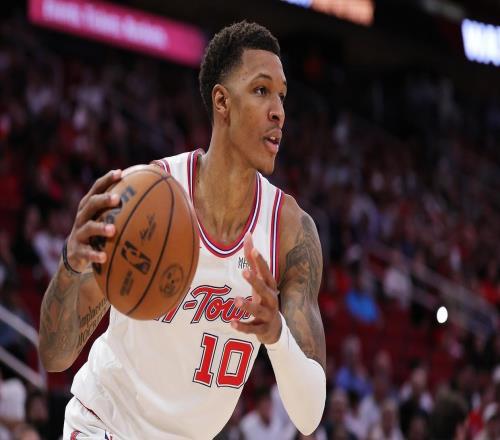 剛簽新控衛，火箭隊23+9中鋒就傷退！1號位人滿為患，斯通失算了