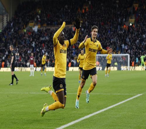 狼隊迎來英超首勝，本賽季五大聯賽已經沒有不勝球隊