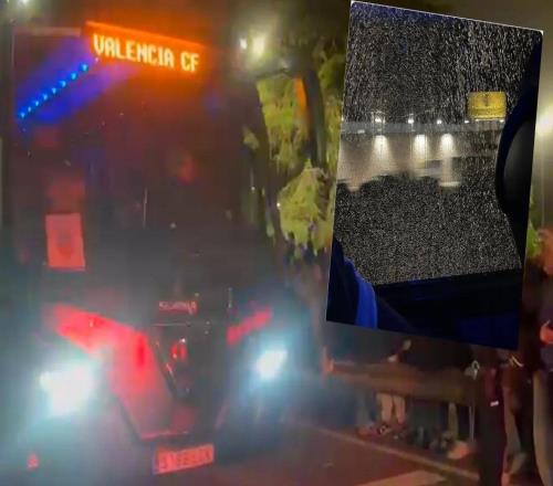 瓦倫西亞慘敗后在機場被球迷圍堵，球隊大巴玻璃被砸破