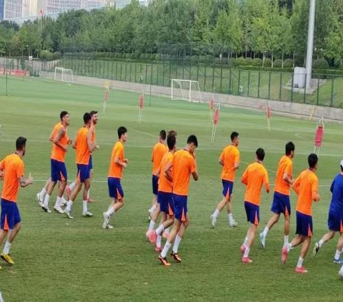 中超開始新征“橙”！泰山球員3日歸隊進行冬訓