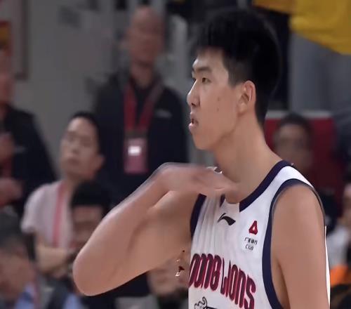 賽季第一單！CBA深夜重罰徐昕，球迷不滿：張鎮麟罵人怎么不管
