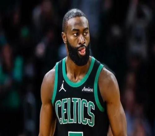 太橫了，杰倫布朗戰快船26中18砍50分平生涯紀錄，三分10中6