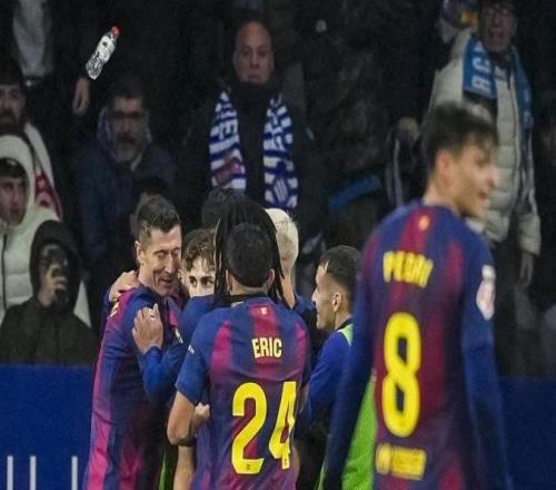 世體：西班牙人球迷在球員通道投擲水瓶，可能被罰關(guān)閉看臺