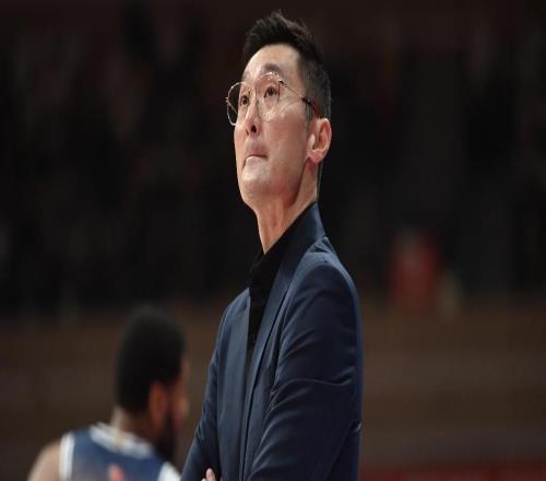 新疆男籃官方：劉煒因身體原因返回烏魯木齊，助教姜正秀接手