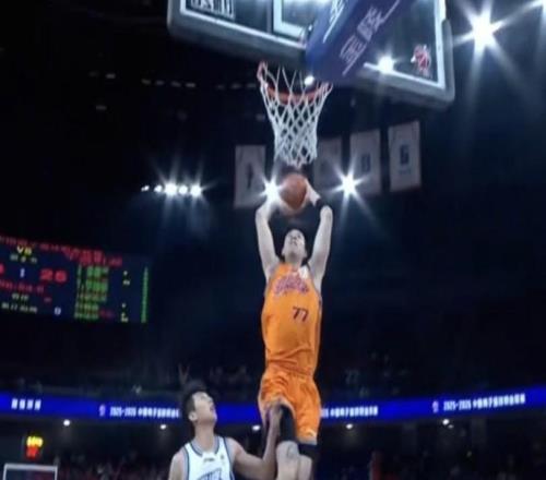 填滿數(shù)據(jù)欄，張鎮(zhèn)麟砍賽季新高20+2+4率上海豪取六連勝