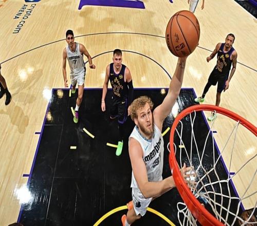 火箭舊將這次又打爆了湖人內線，為什么灰熊還不讓他進入先發