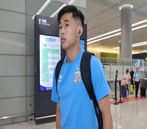 未受重用，戴偉俊代表申花出場29次，其中僅7次首發