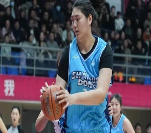 “小巨人”張子宇迎來WCBA首秀貢獻15分6籃板